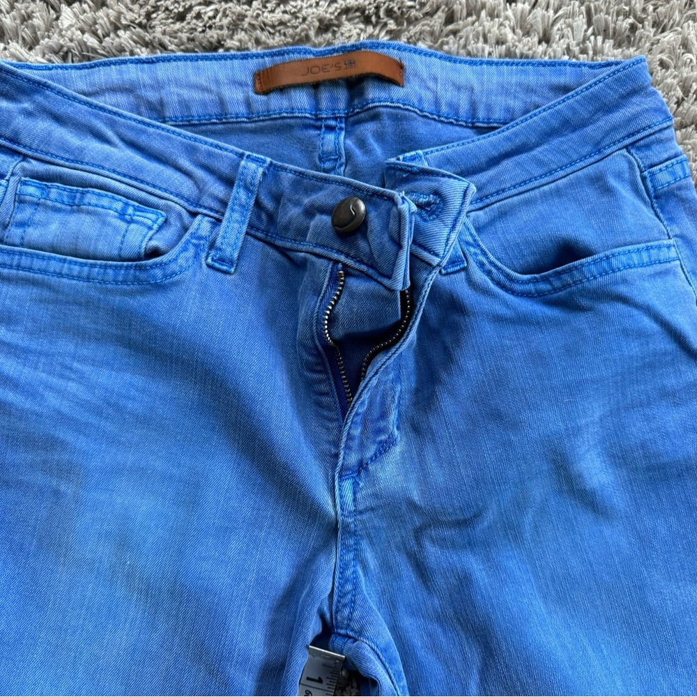 Joe’s jeans, cool blue, super soft stretchy jeans size 26